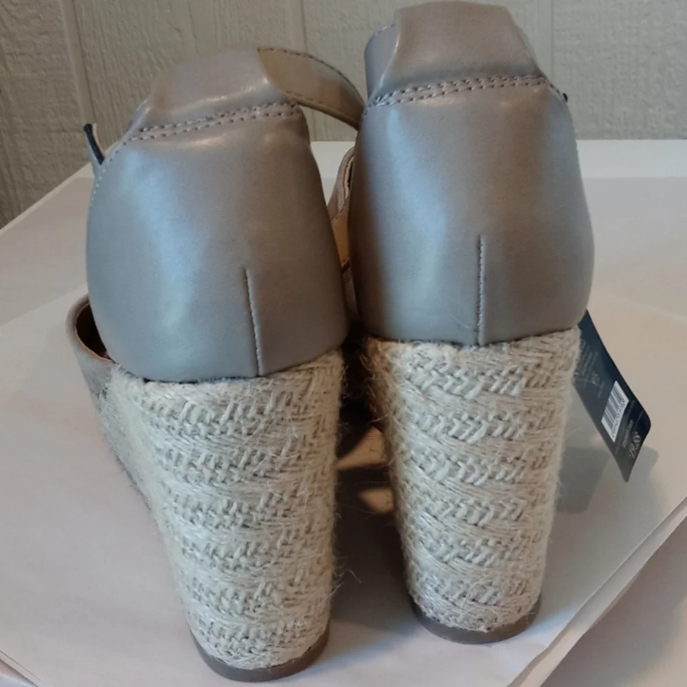 Big Buddha wedges size 10 faux suede NWOT